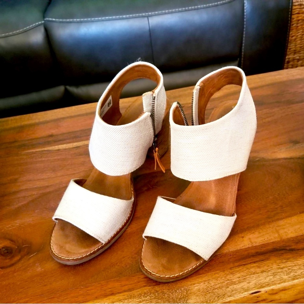 Tom’s casual white cloth heels